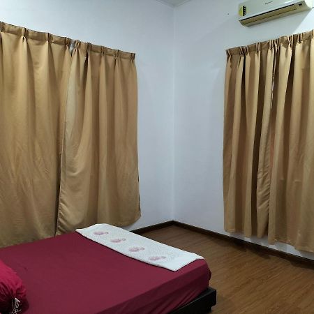 Che Na Homestay Pontian ปอนเตียนเกอชิล ภายนอก รูปภาพ